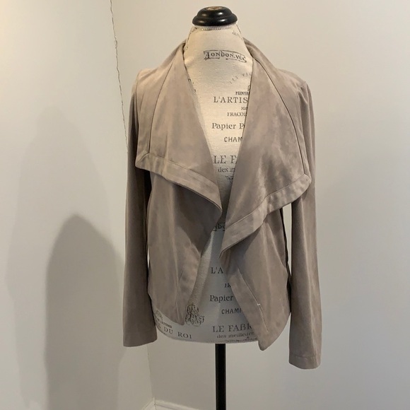 BB DAKOTA Suede It Out light grey drape open-front jacket size M - Picture 1 of 4